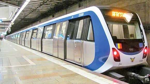 Alertă la metrou! Un călător s-a aruncat în fața trenului