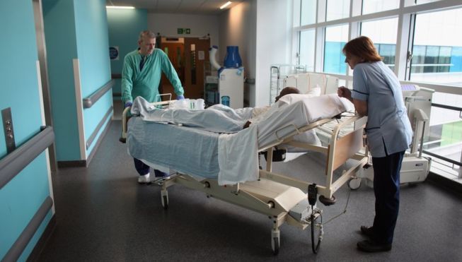 Apel disperat al medicilor: MOR PACIENȚI PE HOLURILE spitalelor, faceți ceva! 