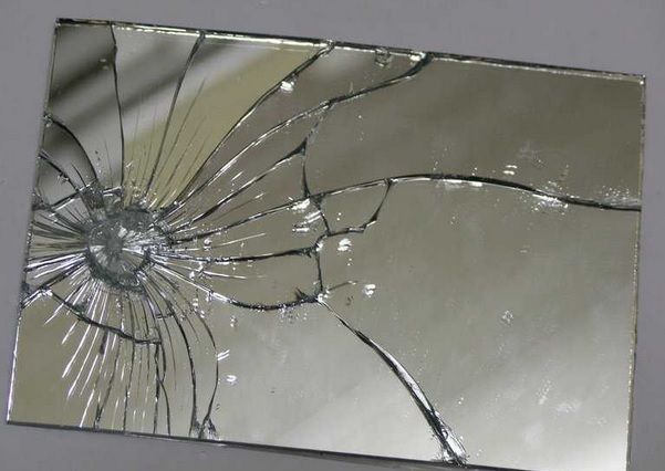 Baba Vanga, sfaturi de preț: Cum să atragi BANII ca un magnet. Trucul oglinzii sparte