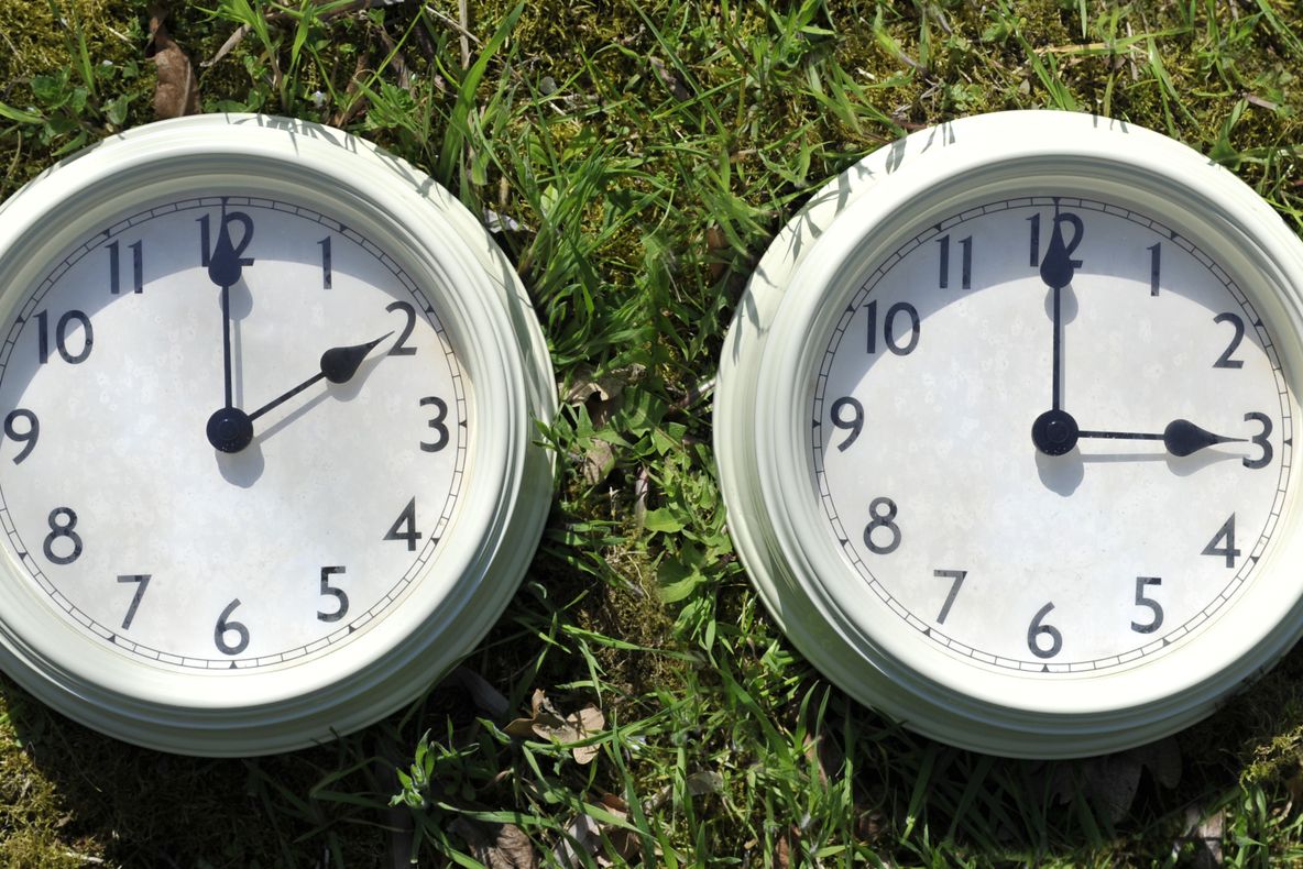 Când se trece la ORA DE VARĂ 2018? Vom dormi mai puţin cu o oră!