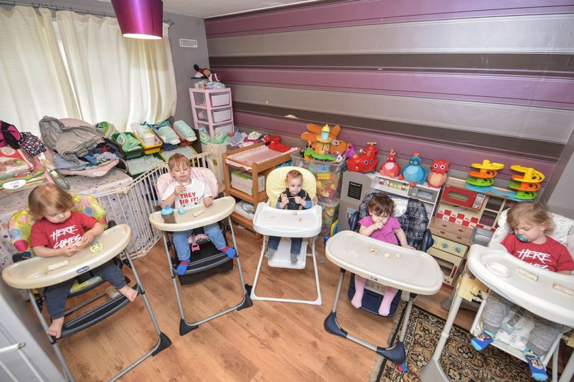 Cea mai fertilă femeie? A născut cinci copii în doar trei ani