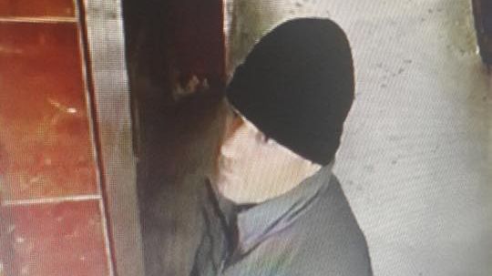 Noi imagini cu pedofilul din Drumul Taberei. Apel al Poliției pentru depistarea agresorului