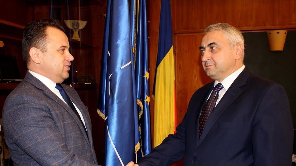 Educația, între  ”Genunche” și Pamblică”. Liviu Pop i-a predat mandatul lui Valentin Pop