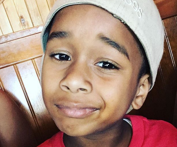 GENIAL: Ce i-a spus un puști de 8 ani învățătoarei l-a făcut instantaneu vedetă 