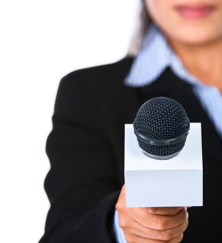 Reporter atacat de lemuri