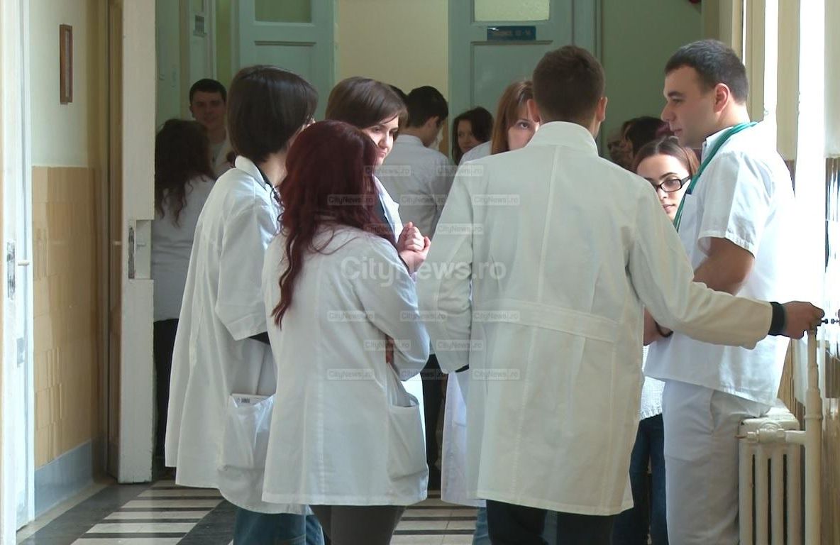 Anunţ de ULTIMĂ ORĂ pentru rezidenţii cărora nu li s-au dat diplomele