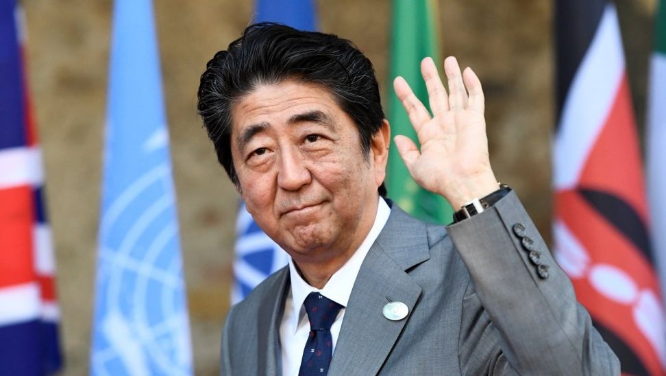 Euronews: Este cineva? Vizita lui Shinzo Abe în România intervine în cel mai prost moment