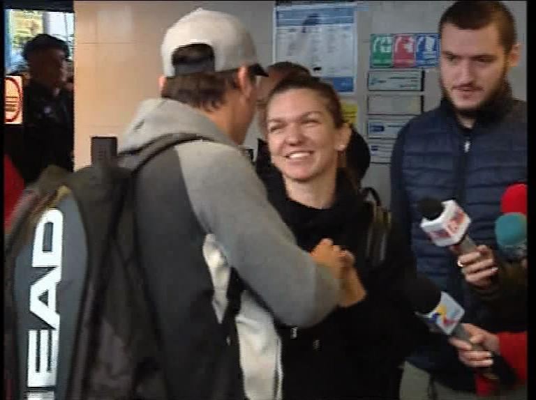 VIDEO Simona Halep. Atitudinea ciudată de pe aeroport. Simona i-a şocat pe toţi!