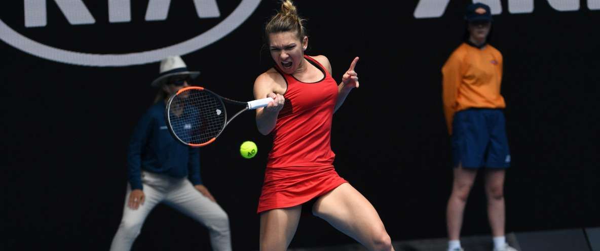 Simona Halep a pierdut finala de la Australian Open şi locul 1 WTA, după un supermeci cu Wozniacki