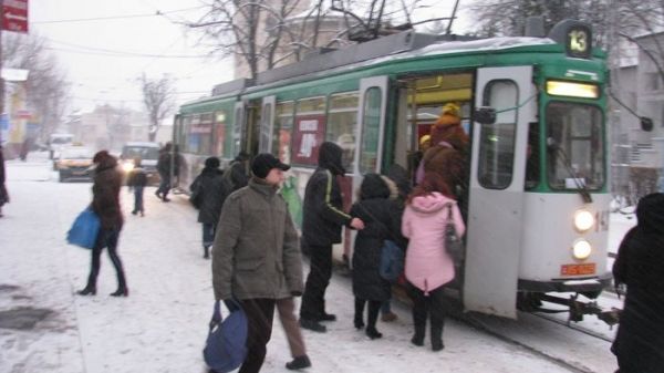 Pensionarii ieșeni cu pensii mai mari de 1.500 lei nu vor mai merge gratuit cu transportul în comun
