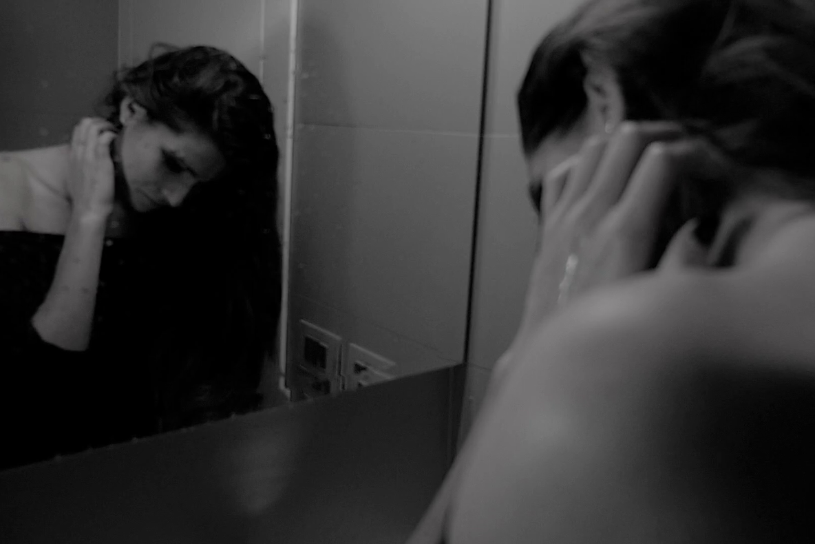 Boala care apare noaptea și îți desfigurează chipul