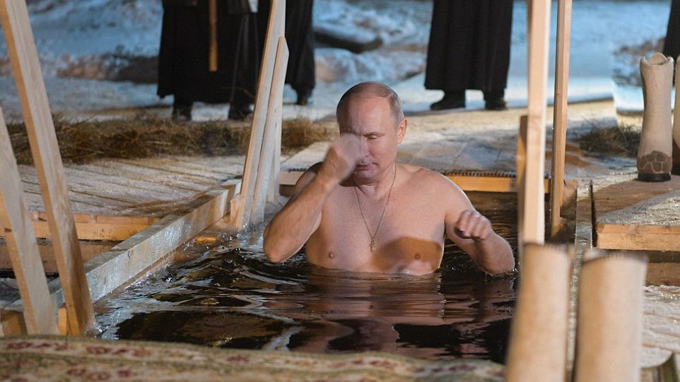Vladimir Putin, baie în apa înghețată a unui lac, la o temperatură de -5 grade Celsius