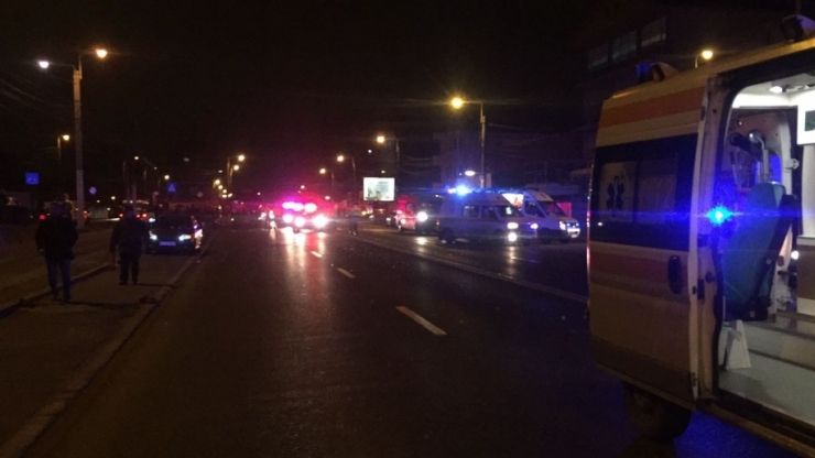 Familie spulberată pe trecerea de pietoni, un copil a murit. UPDATE: Momentul impactului (VIDEO)