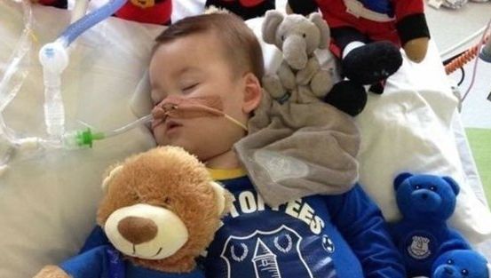 Verdict şocant: medicii pot întrerupe tratamentul care "ţine în viaţă" un copil de nici doi ani