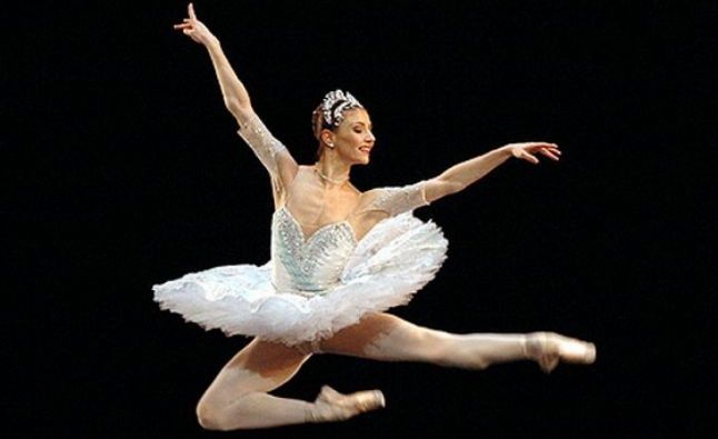 Balerina Alina Cojocaru, premiu important în Marea Britanie