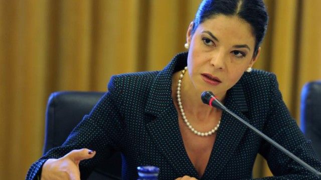 Ana Birchall, vicepremierul din a cărei audiere nu s-a înţeles nimic, prima acţiune în afara ţării 