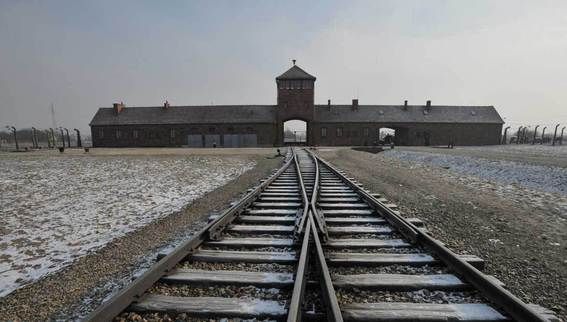 Lege controversată: Închisoare pentru cei ce acuză statul polonez de participare la Holocaust
