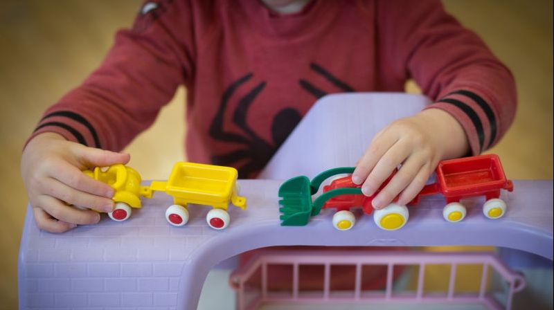 Mesajul unui copil cu autism către premierul Dăncilă: "Scuzele tale nu ajung, doamnă Viorica"