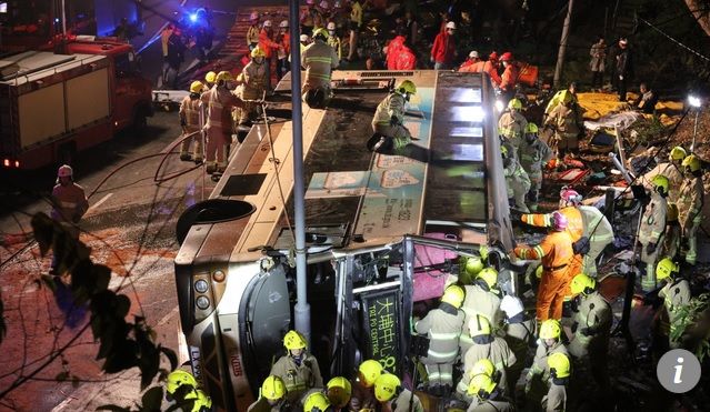 Carnagiu din cauza vitezei. 20 de oameni au murit după ce un autobuz s-a răsturnat