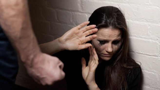 VIDEO. În România, la fiecare 30 de minute, o femeie este bătută. Autoritățile, nepăsătoare 