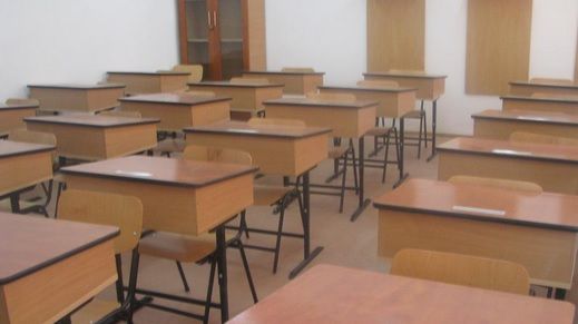 Anchetă la şcoală:un părinte s-a plâns că a fost forţat să dea bani pe invitaţia la un bal caritabil