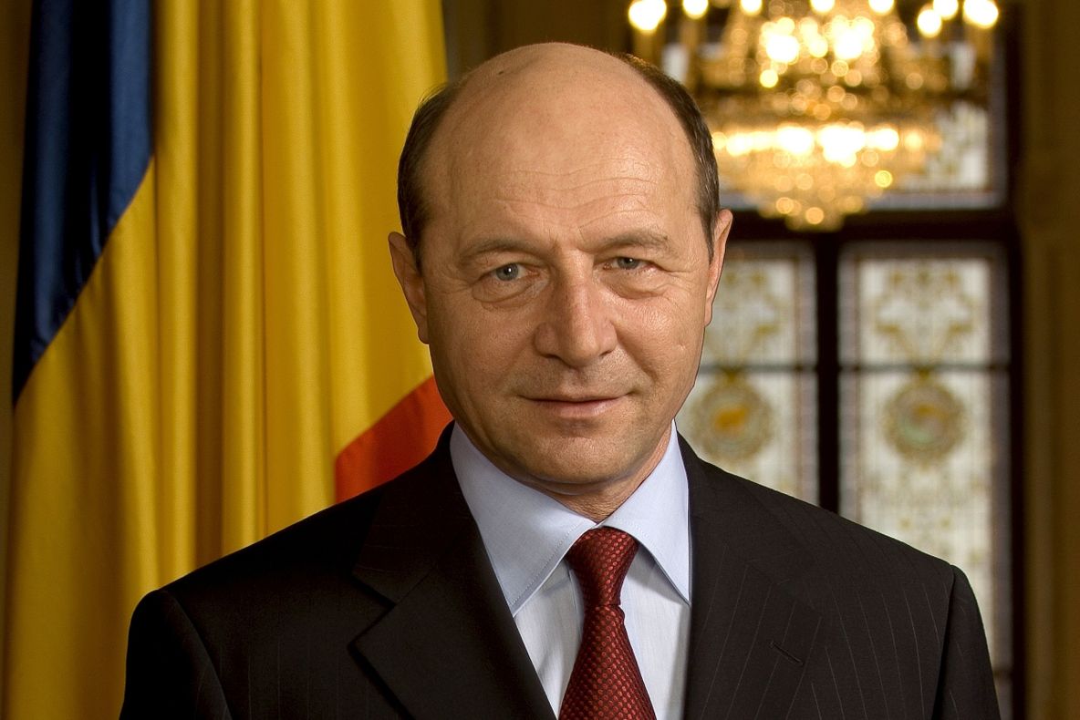 Băsescu, către Dragnea: "Daddy, e groasă (MĂ) cu Vâlcov! Înţelege că menţinerea nu este posibilă"