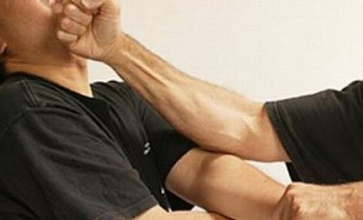 Scandal într-un bloc din Capitală. Bătuți după ce ar atras atenția unor tineri că fac gălăgie