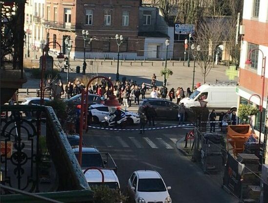 Operațiune antitero la Bruxelles: clădire înconjurată. UPDATE. Alarma, falsă