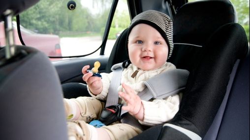 Fotografia dură cu maşina după un accident grav, postată de o mamă. Importanţa scăunelului