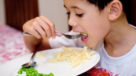 Greşeala pe care toţi părinţii o fac: E o prostie să forţezi un copil să...