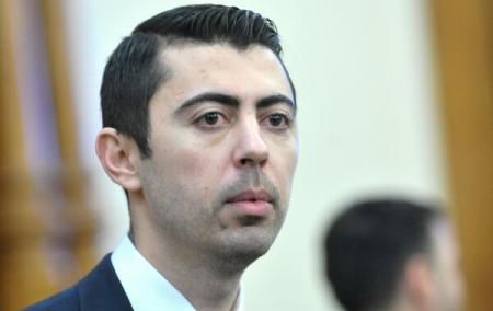Să ne amintim cine e Vlad Cosma: "50 de oameni contează în Parlament. Restul...somnoroase păsărele"
