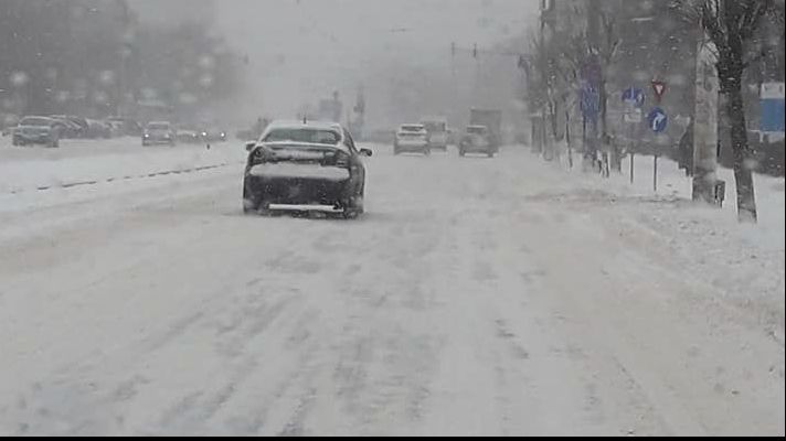 Primăria Capitalei se laudă: 80% din arterele principale, deszăpezite "la negru"