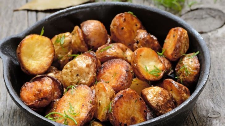 Dovada că până acum ai gătit greşit cartofii la cuptor