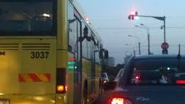 Scene de groază în autobuz: băiat de 16 ani, înjunghiat pentru că mânca semințe