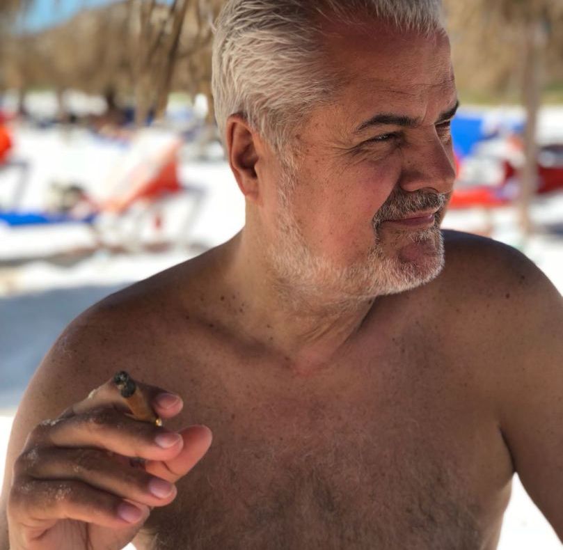 Adrian Năstase, imagini din vacanţa în Cuba: "Doar cei peste 18 ani să se uite la ele"