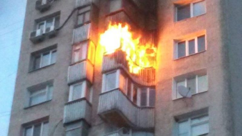 Incendiu puternic într-un bloc din București