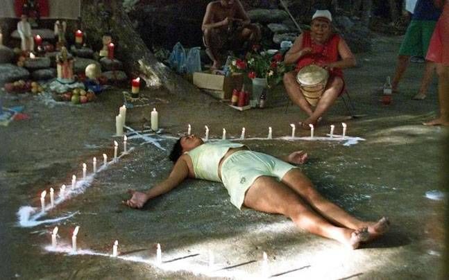 Scene din Evul Mediu. Cum au fost pedepsite două ”vrăjitoare”: Tunse, dezbrăcate și forțate să..