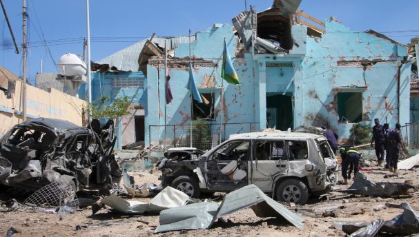 Dublu atentat în Somalia: 18 morţi, după ce maşini-capcană au explodat
