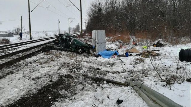 Maşină spulberată de tren, în Iaşi. Destin tragic pentru doi soţi