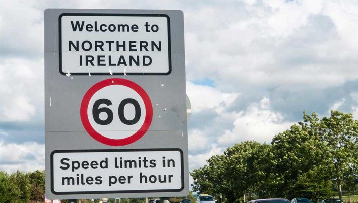 Brexit cu tensiuni. UE propune păstrarea Irlandei de Nord în Uniunea vamală. Reacție dură la Londra