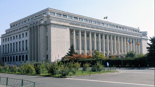 Exclusiv. Guvernul pregătește OUG pentru ca salariile bugetarilor să nu scadă