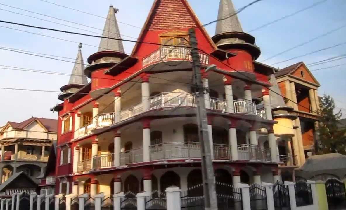 Percheziții cu trupele speciale la palatele romilor