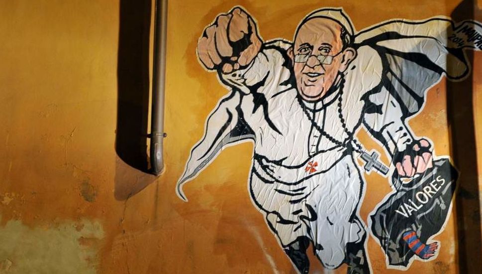 Imaginea cu Papa Francisc în rol de Superman a creat un tsunami pe internet