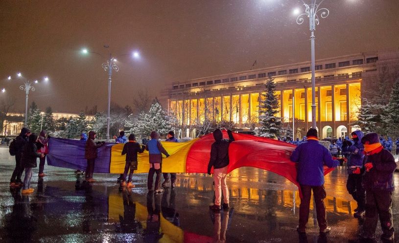 Proteste în Piaţa Victoriei şi în ţară, după anunţul procedurii de revocare a şefei DNA