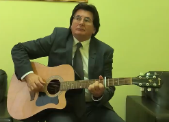 Primarul Timişoarei, cântare cu mesaj pentru hateri  