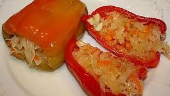 Ardei umpluți cu varză. O reţetă inedită, ieftină şi delicioasă!