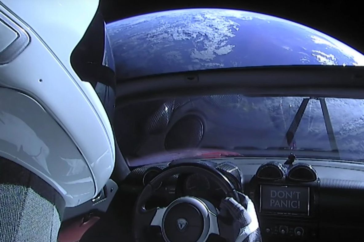 Ce se va întâmpla cu mașina lui Elon Musk, trimisă de Space X în spațiu - va fi de nerecunoscut!