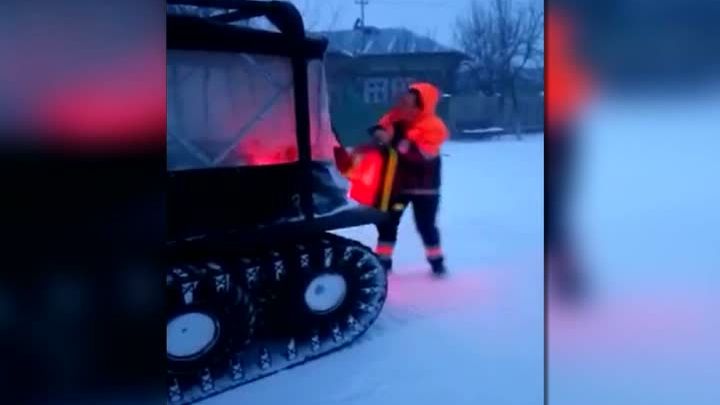 Oameni salvaţi cu şenilata, în judeţele Teleorman şi Constanţa