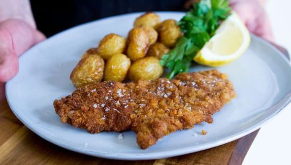 Secretul pentru cel mai gustos şi mai crocant şniţel. Nimeni nu ştie reţeta asta!