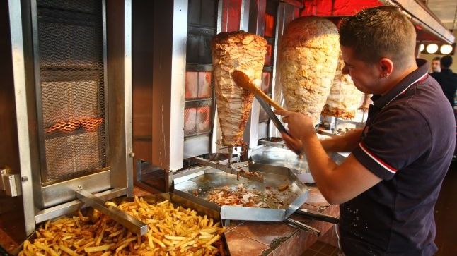 ADEVĂRUL despre shaorma. Care este ingredientul extrem de PERICULOS și trebuie EVITAT
